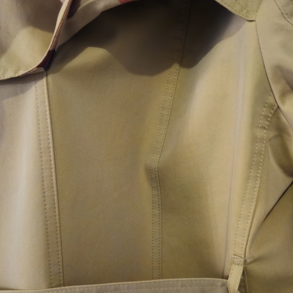 Burberry Tan and Black Plaid Lined Coat - Picture 11 of 16